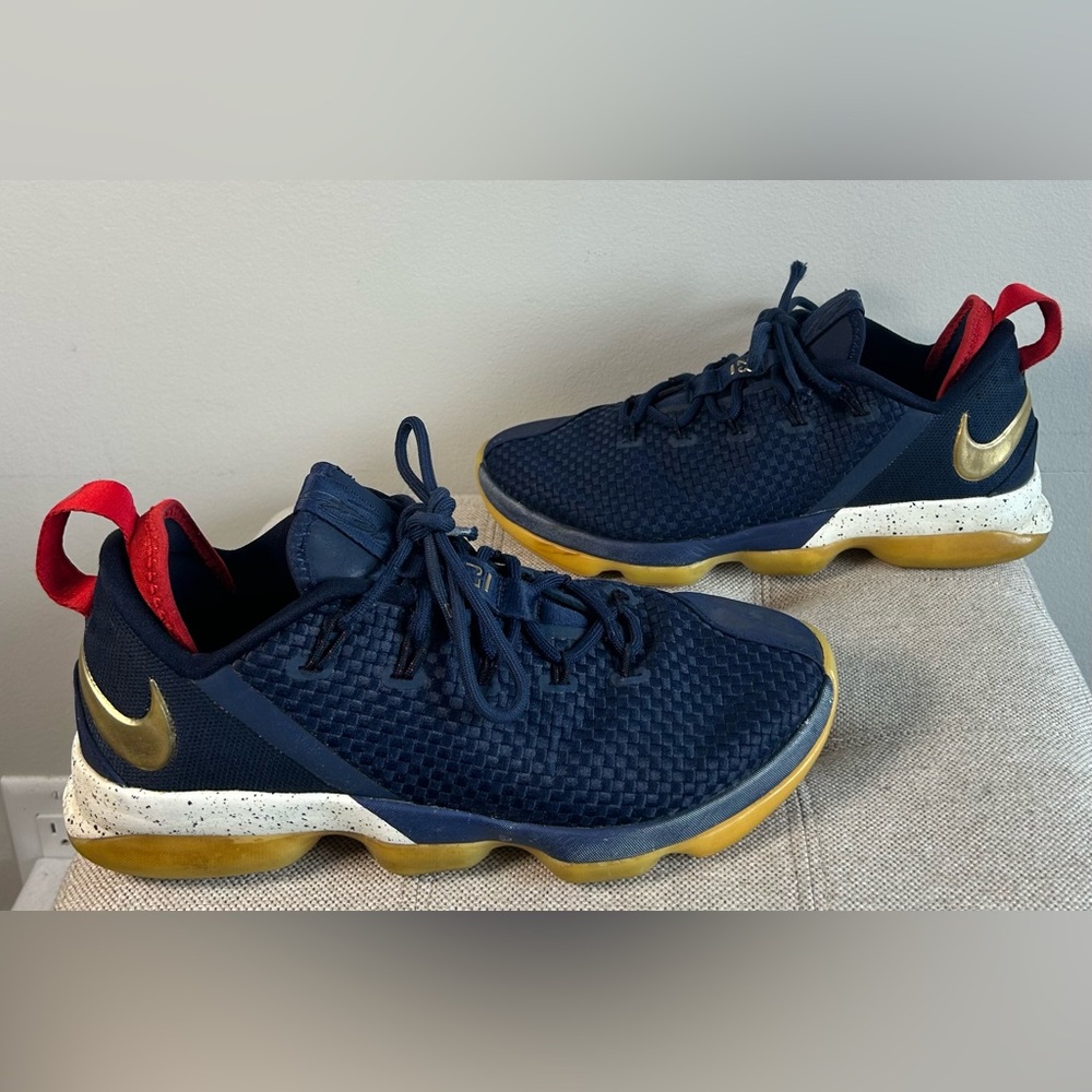 Nike LeBron James LN2 Men’s Size 9 Sneaker Shoes 878636-400 Basketball Shoes